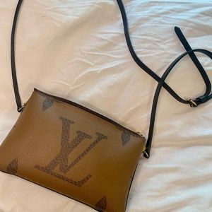 LV Double Pochette